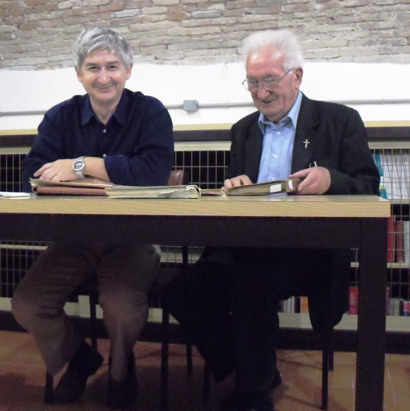 Fabrizio con Don Ubaldo Braccini nel vecchio Archivio Vescovile - settembre 2013