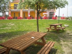 Tavoli per mangiare in giardino