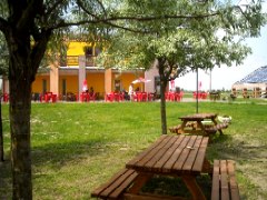 Tavolate per mangiare in giardino