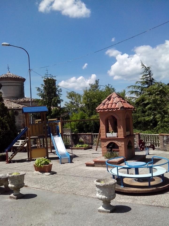 Il Parco giochi dell'Albergo Ristorante La Pineta SCHEGGIA - GUBBIO