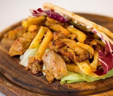 TAGLIERI di HAMBURGER E PATATINE DA TOMMY IL RE DEL PANINO A FIRENZE